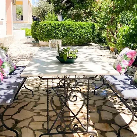Yard Family Sidari Corfu Holiday home *