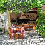 Nyaraló Yard Family Sidari Corfu *