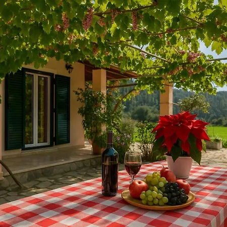 Yard Family Sidari Corfu Holiday home Antipernoi