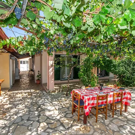 Yard Family Sidari Corfu *
