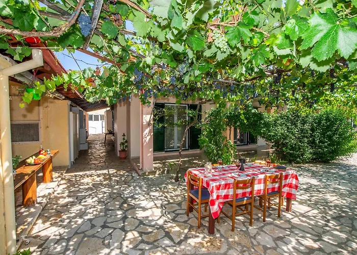 Yard Family Sidari Corfu *